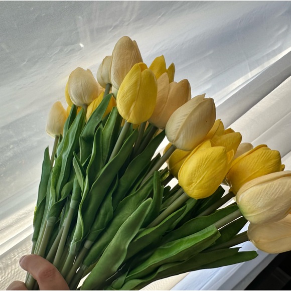 Tulips Artificial Flowers Real Touch Wedding/Party Decor 37 Pieces Yellow - Picture 9 of 16